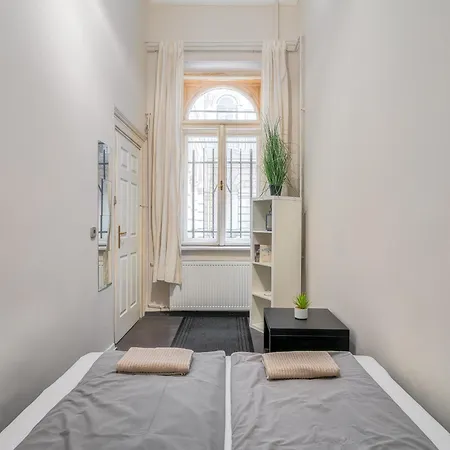 Elisabeth 52 * Budapest