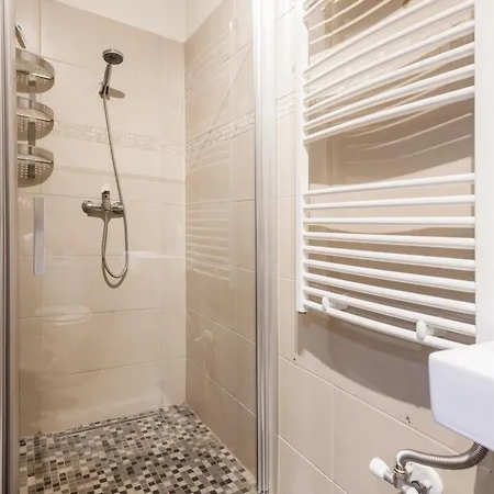 Elisabeth 52 아파트